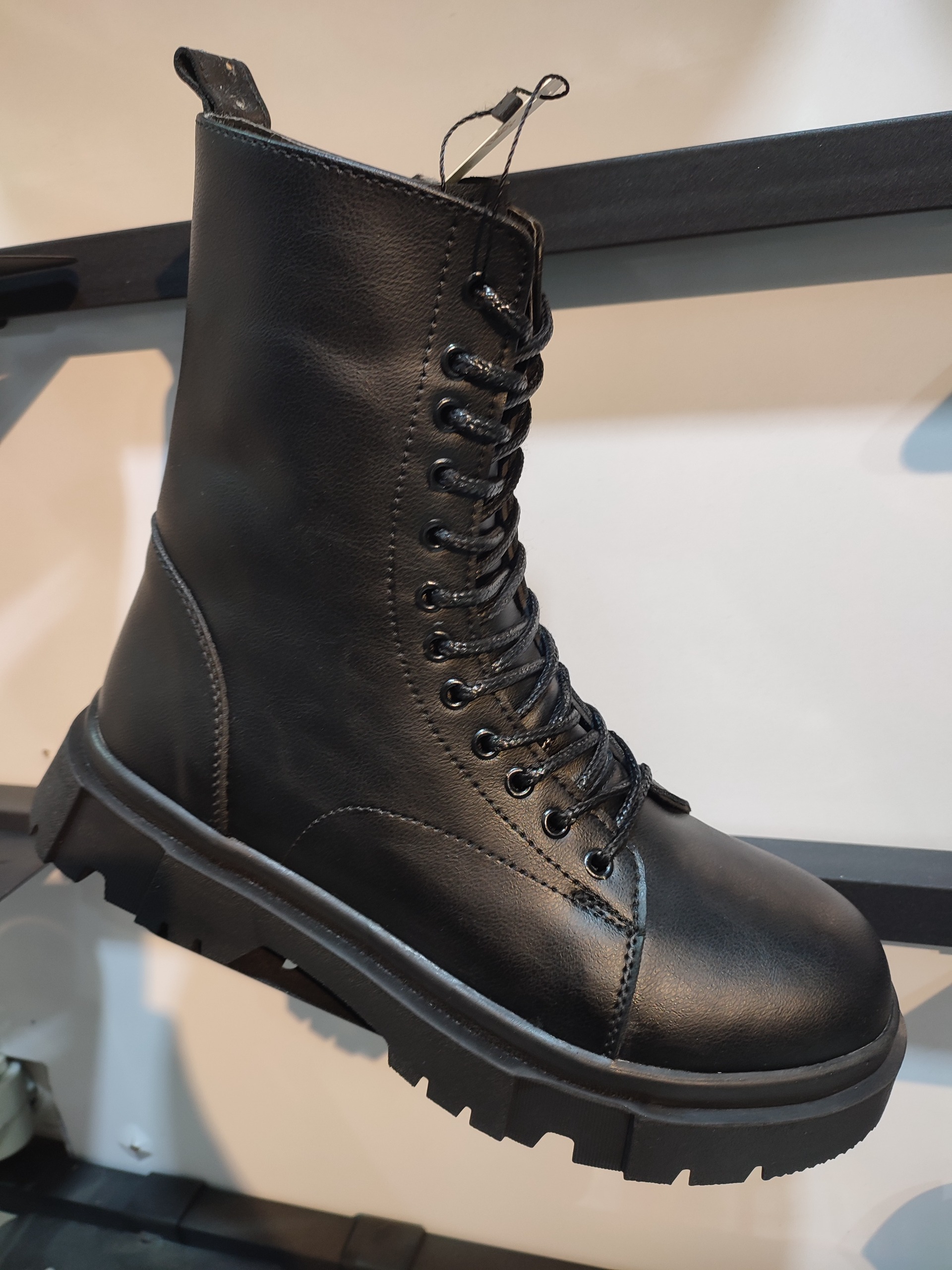 بوت مردانه برشکا