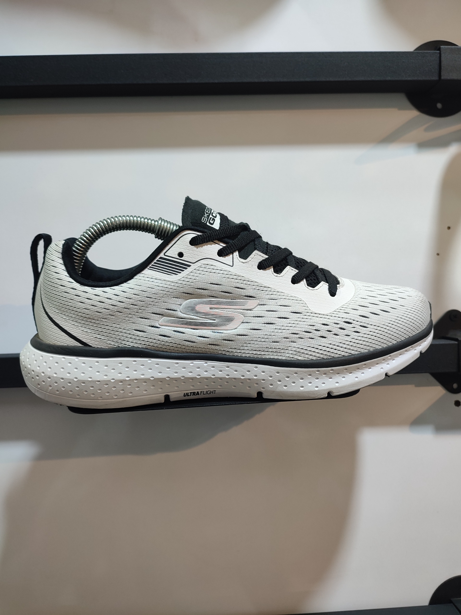 کتونی اسکیچرز ویتنام حراج