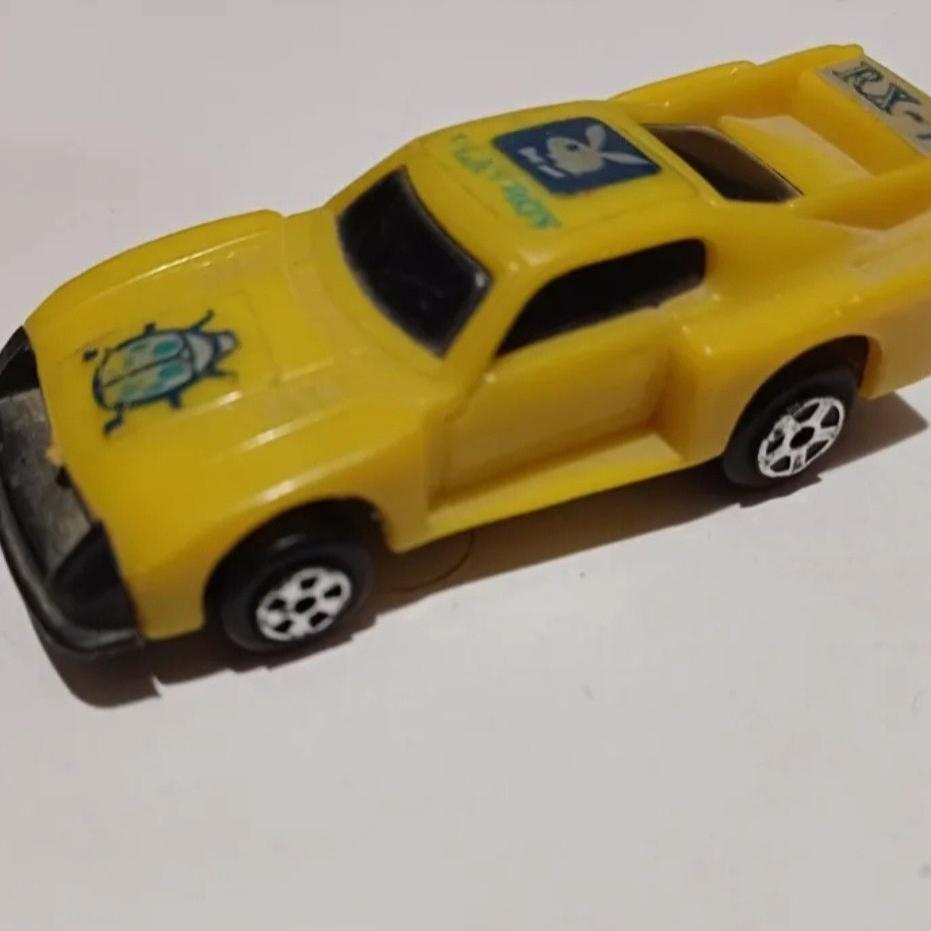 ماکت هنگ کنگی زیرفلزی قدیمی