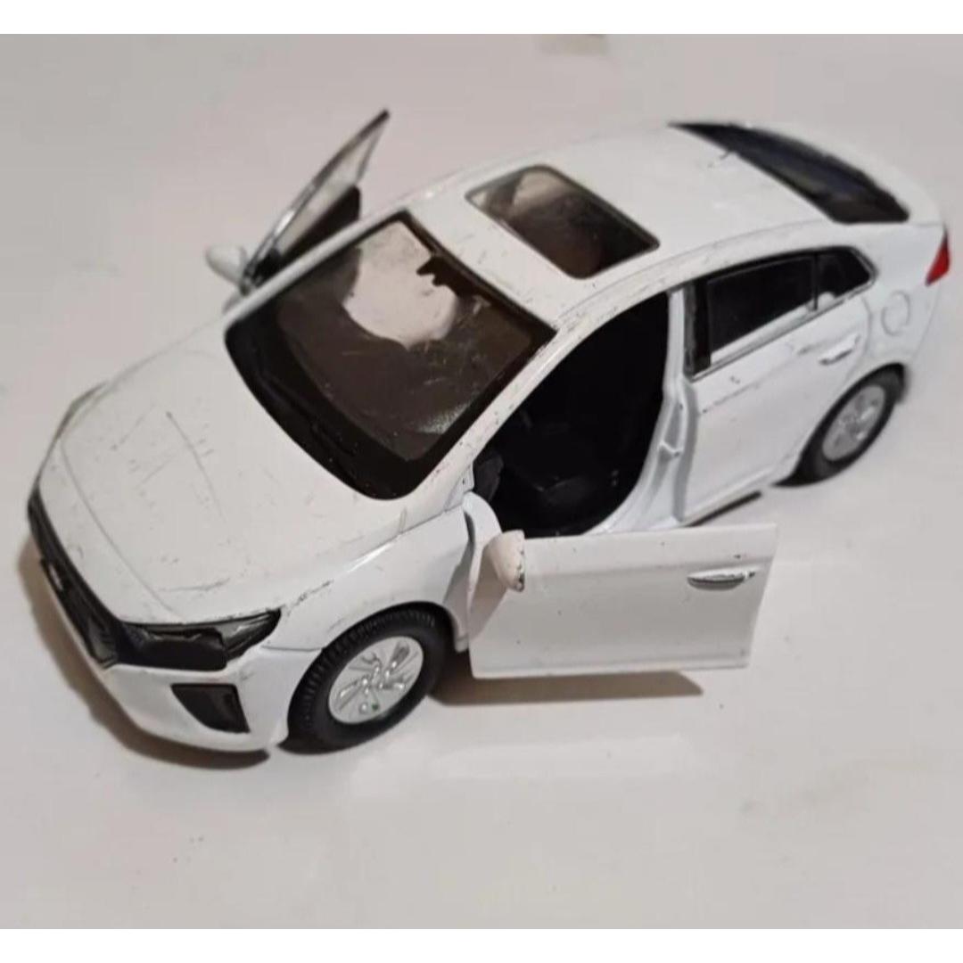 ماکت ماشین فلزی