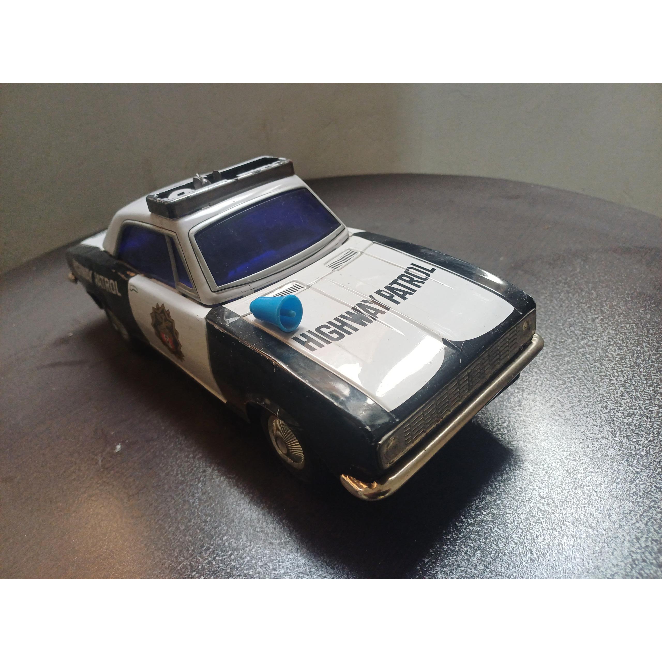 ماشین پلیس ژاپنی قدیمی