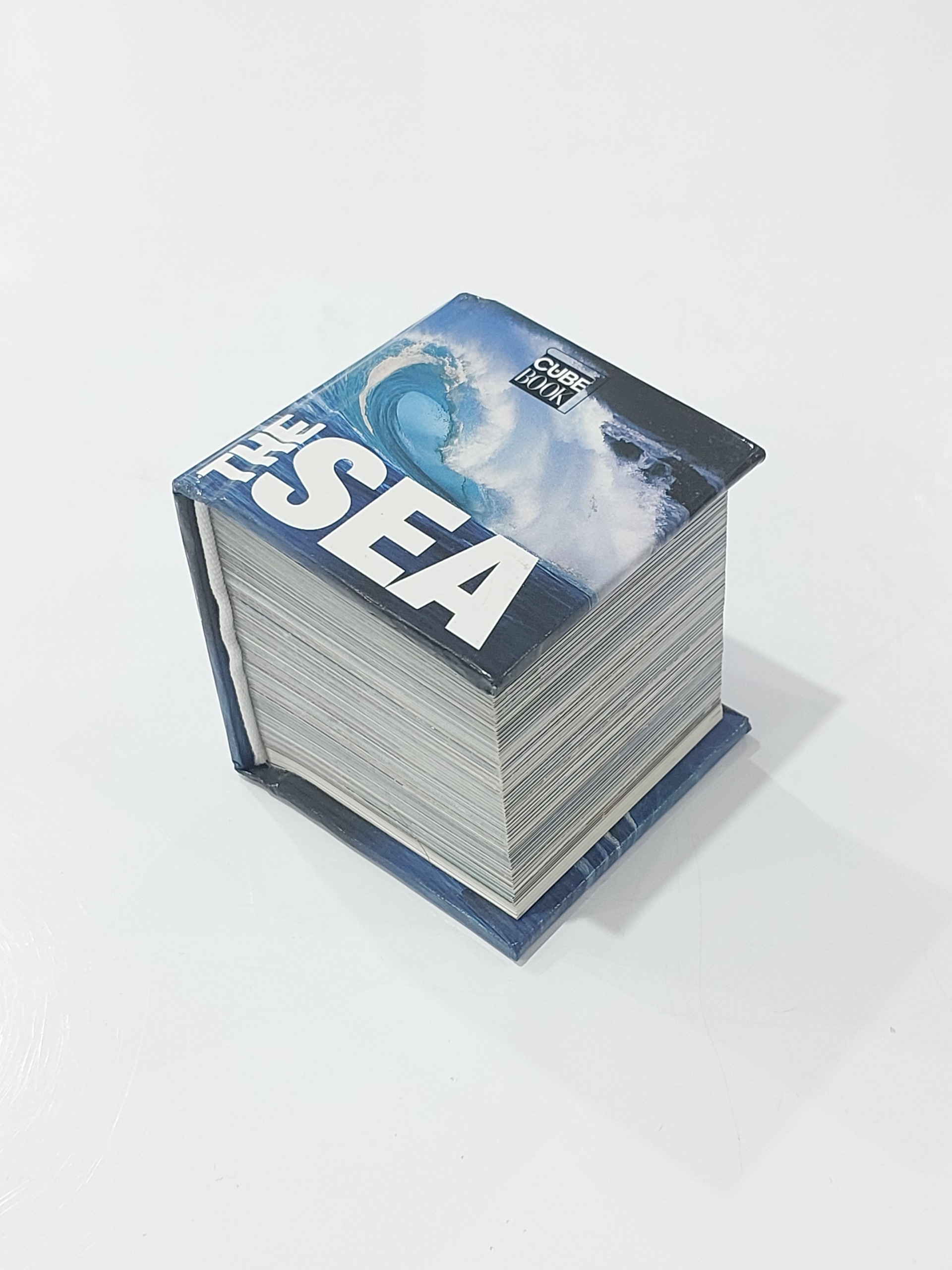 کتاب انگلیسی مصور THE SEA صفحات تمام گلاسه کمیاب