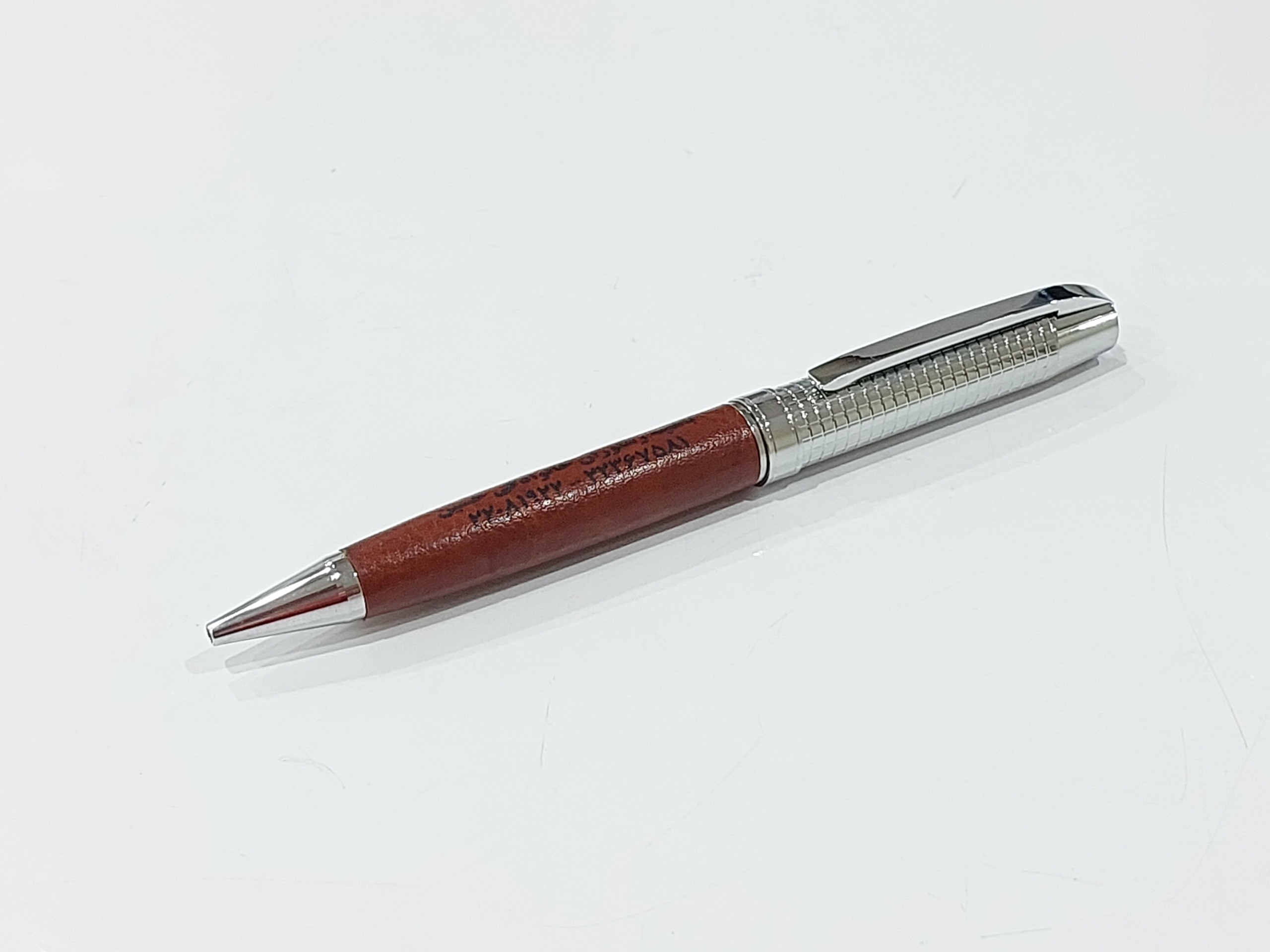 خودکار بسیار زیبا و ارزشمند