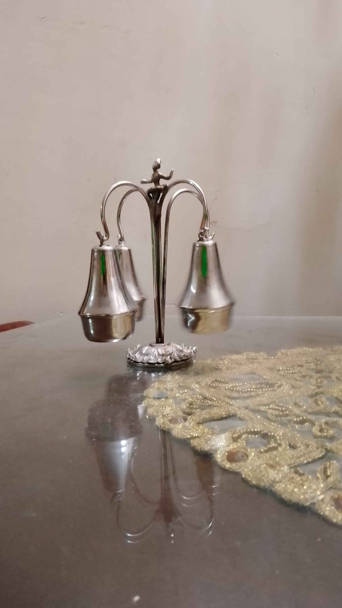 نمکدان پایه آویز برنجی رنگ سیلور فرشته قدیمی آنتیک