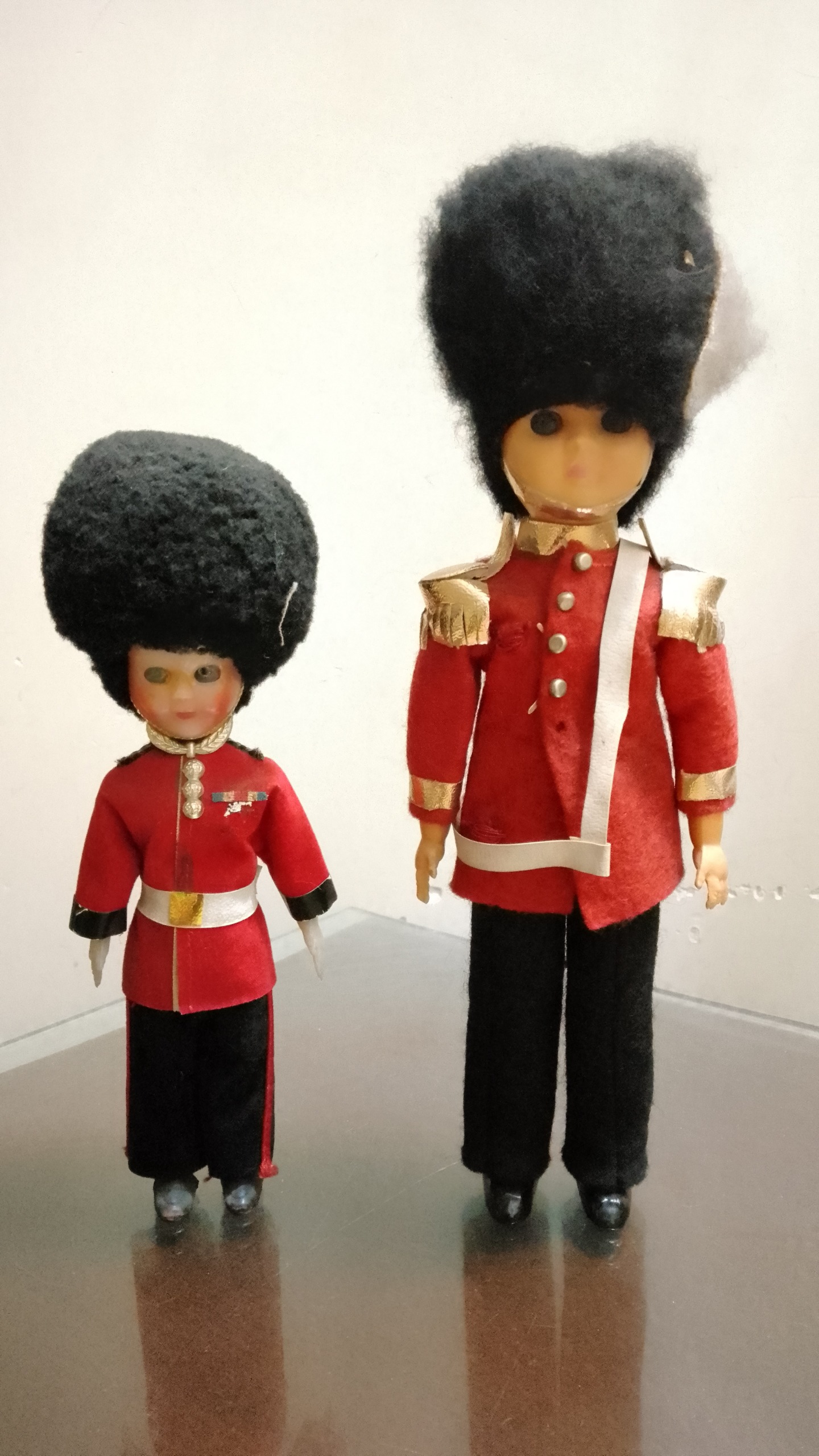 عروسک های قدیمی 2عدد