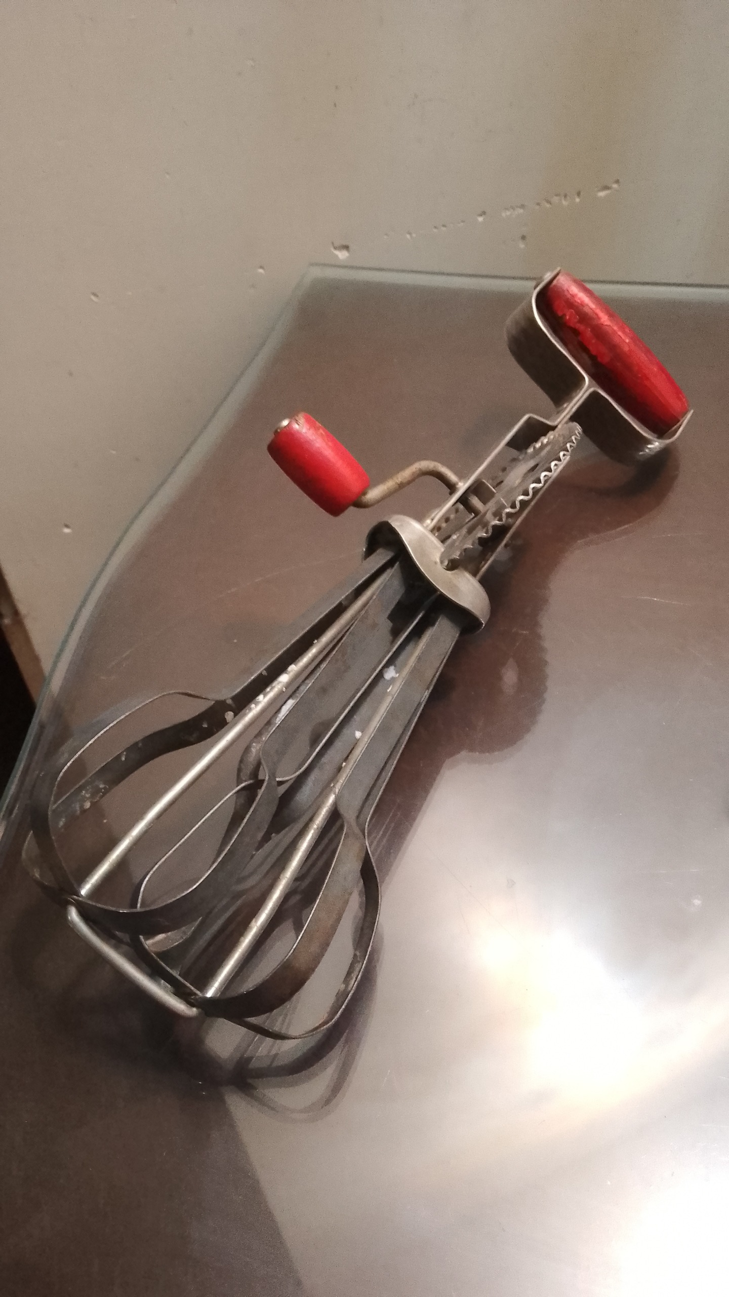 همزن دستی چرخ دنده فلزی کارکرد راحت و روان