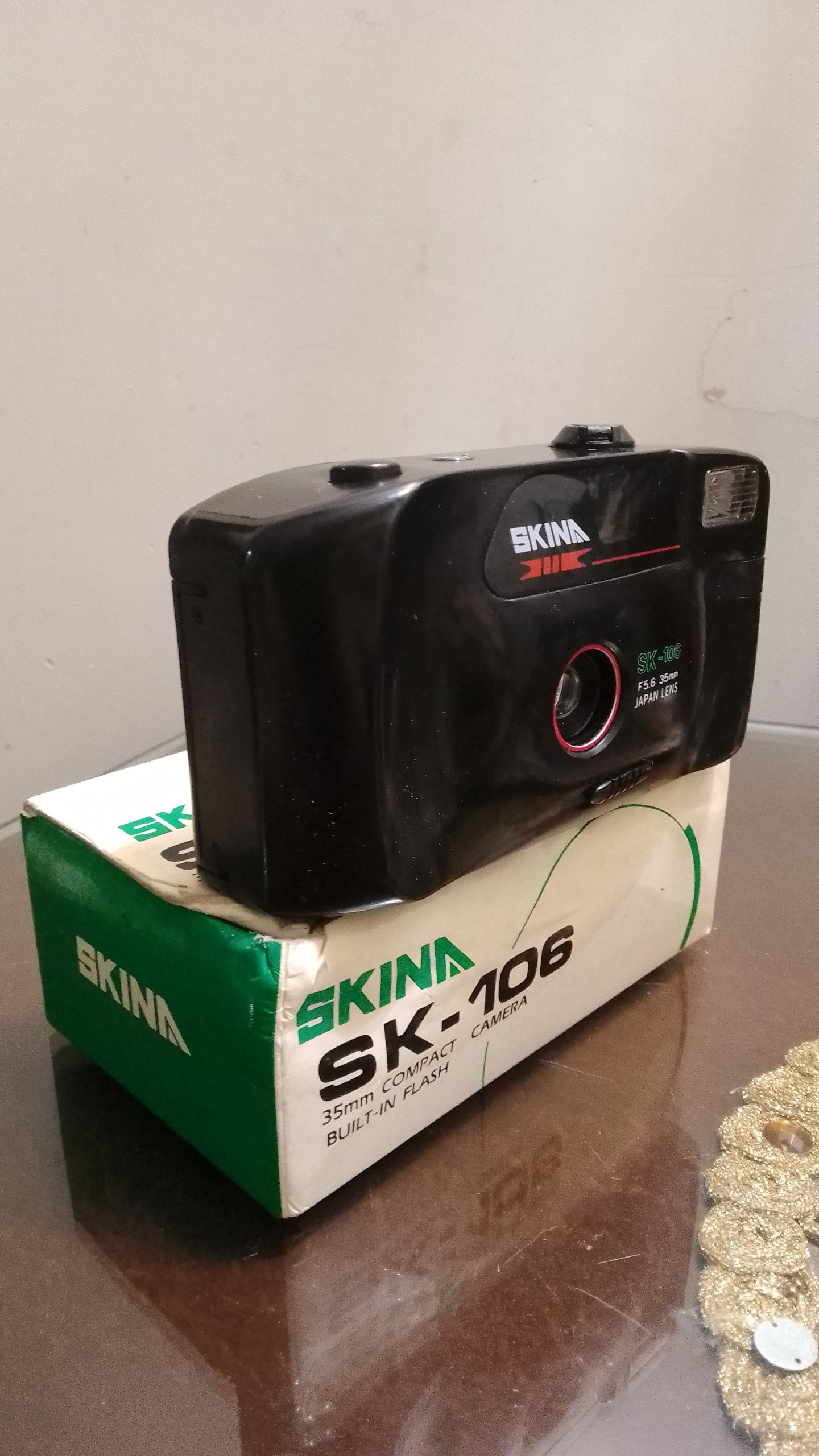 دوربین عکاسی اسکینا قدیمی آکبند با جعبه فابریک