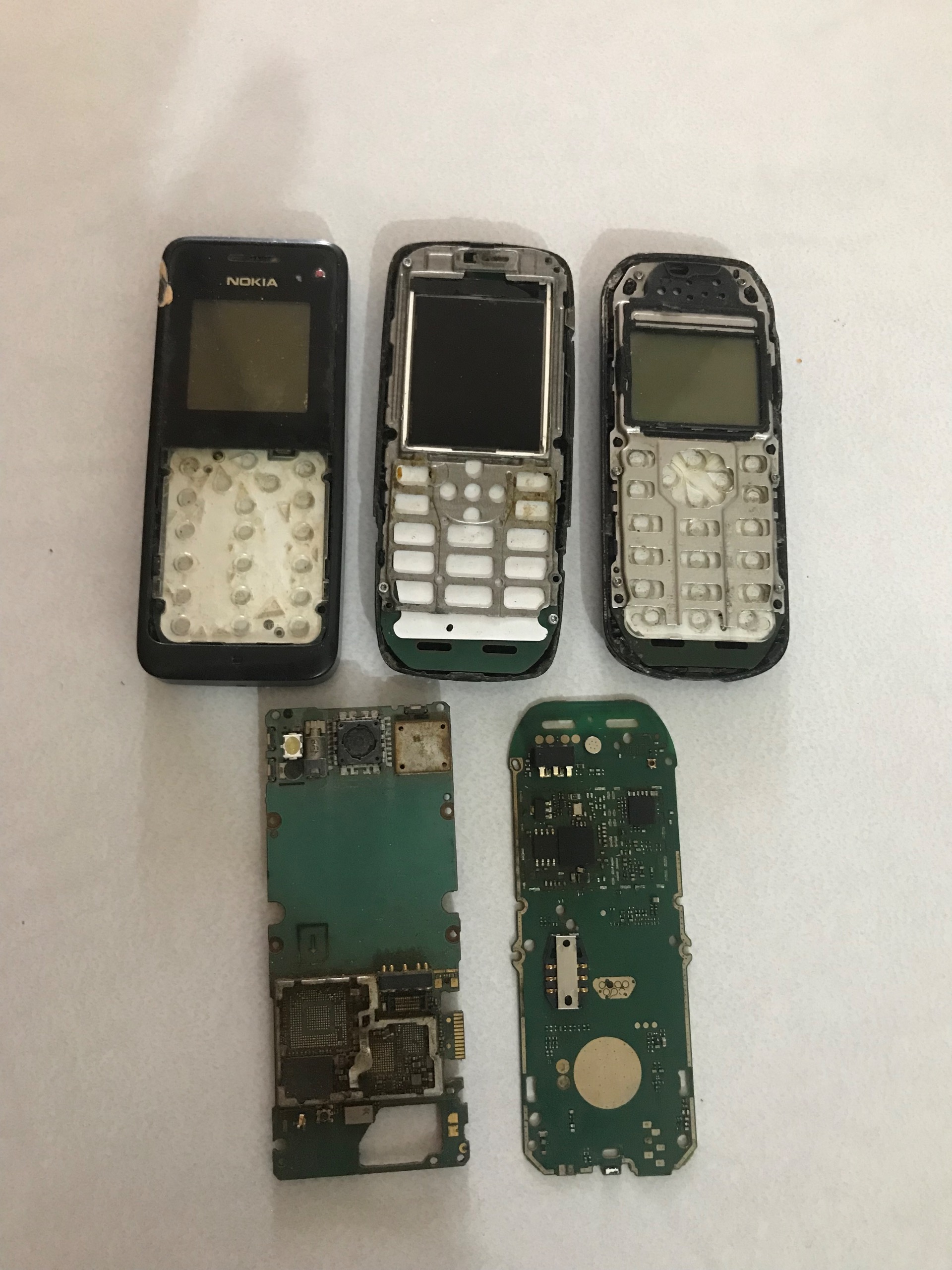 مزایده 3گوشی و 2برد نوکیا