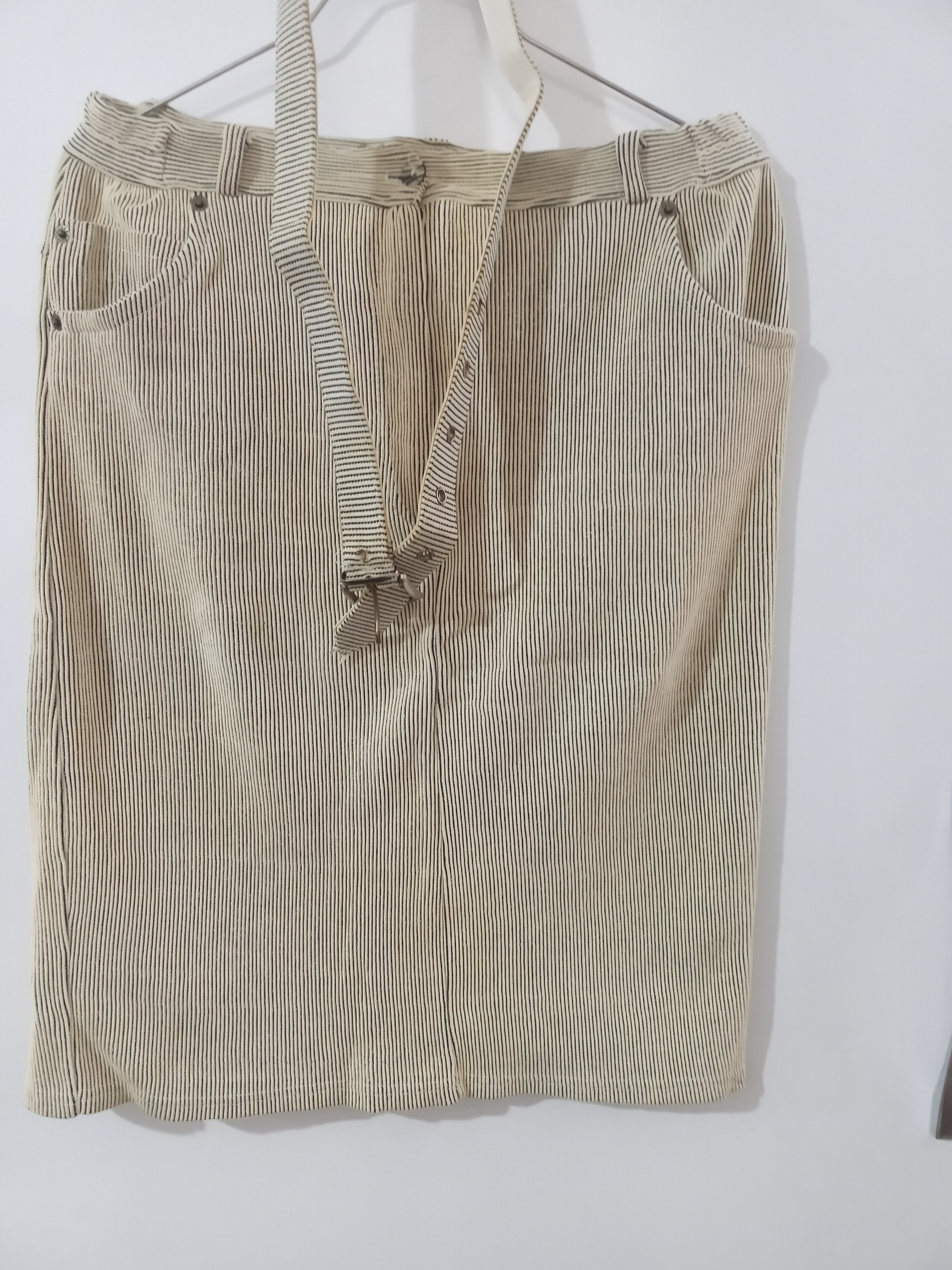 دامن کبریتی رو زانو