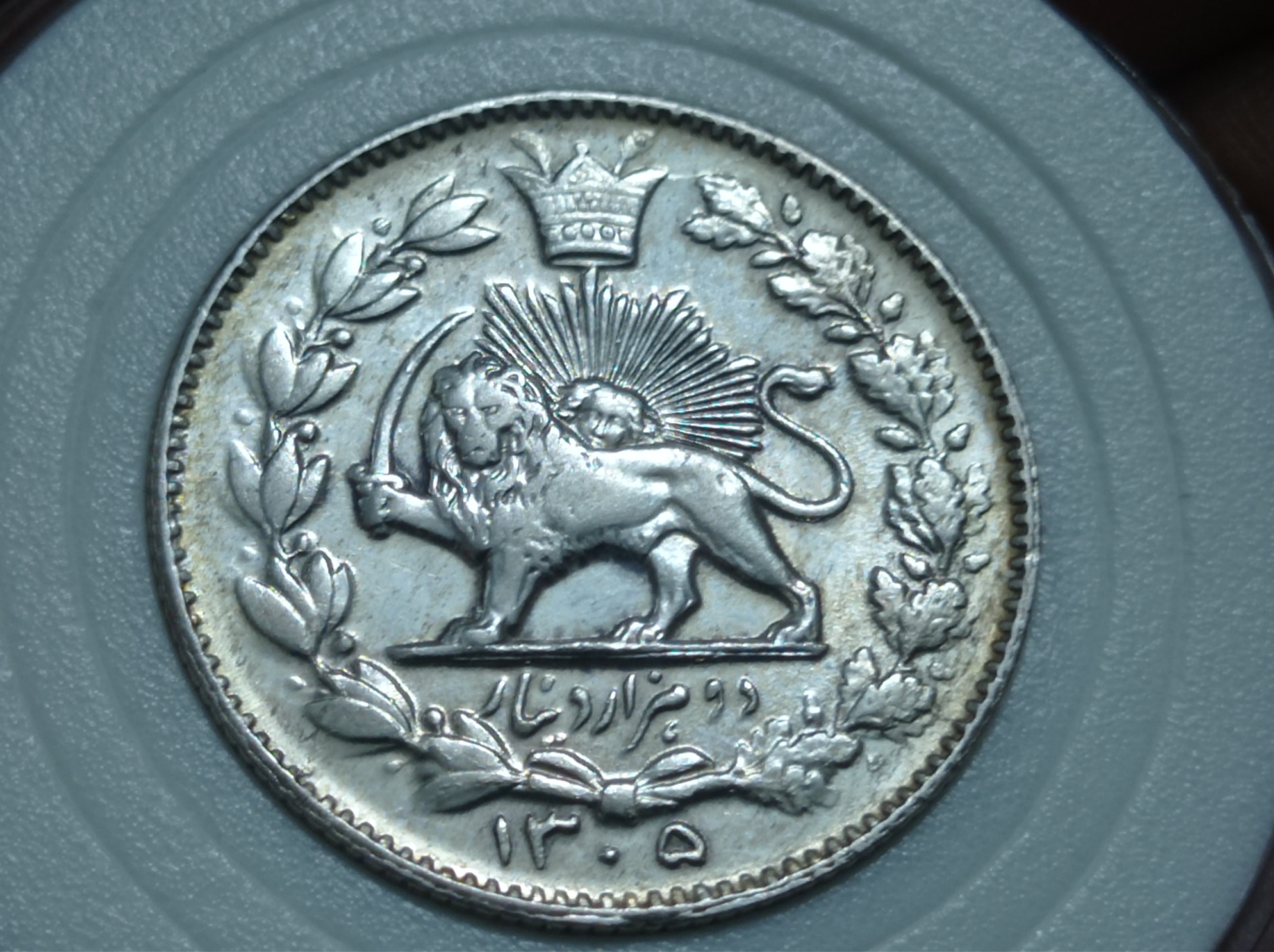 سکه دوهزار دینار عنوان تاریخ 1305 رضاشاه پهلوی