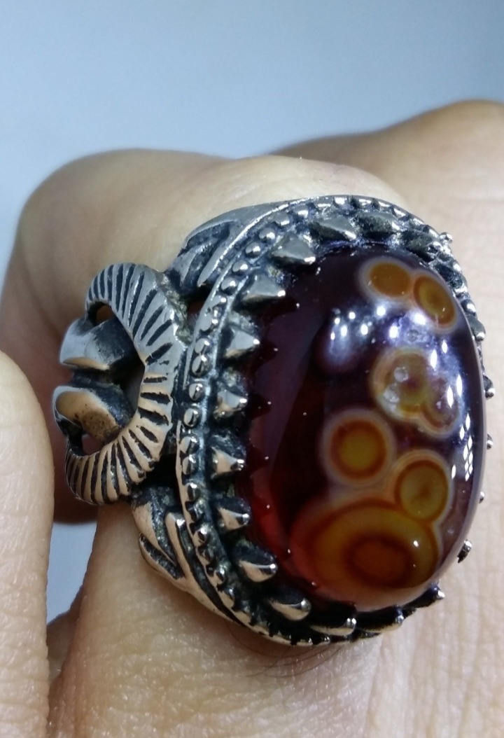 نگشتر اعجوبه حجرالعین باباقوری هزارچشم زایشی