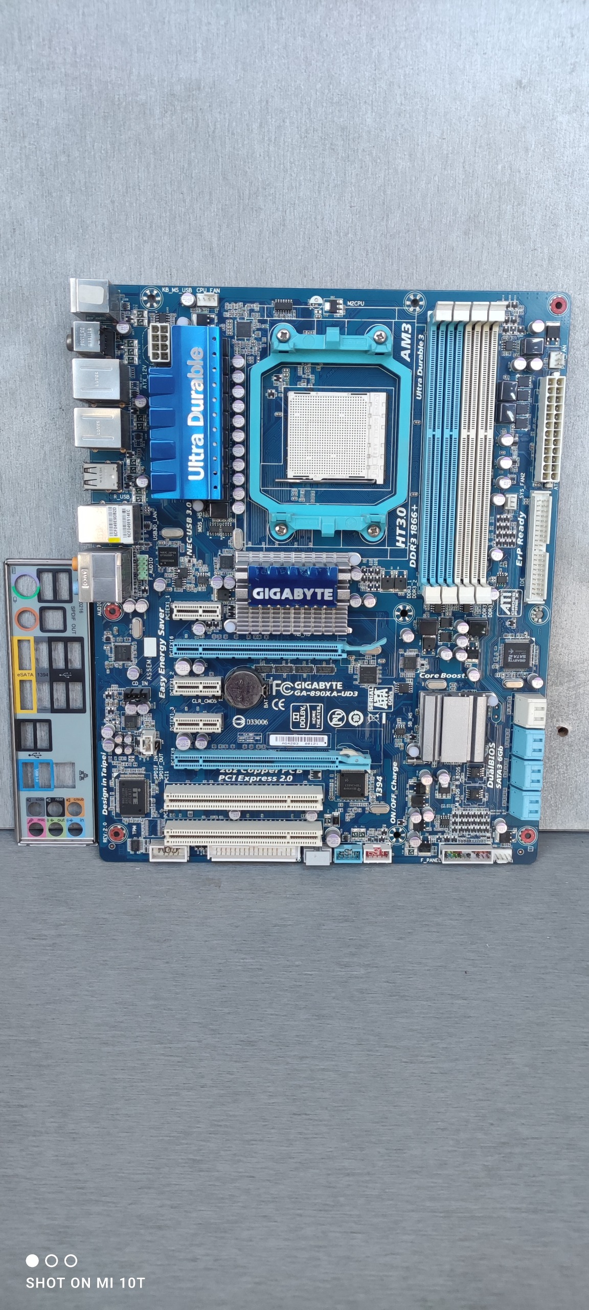 Gigabyte GA-890XA-UD3 مادربورد