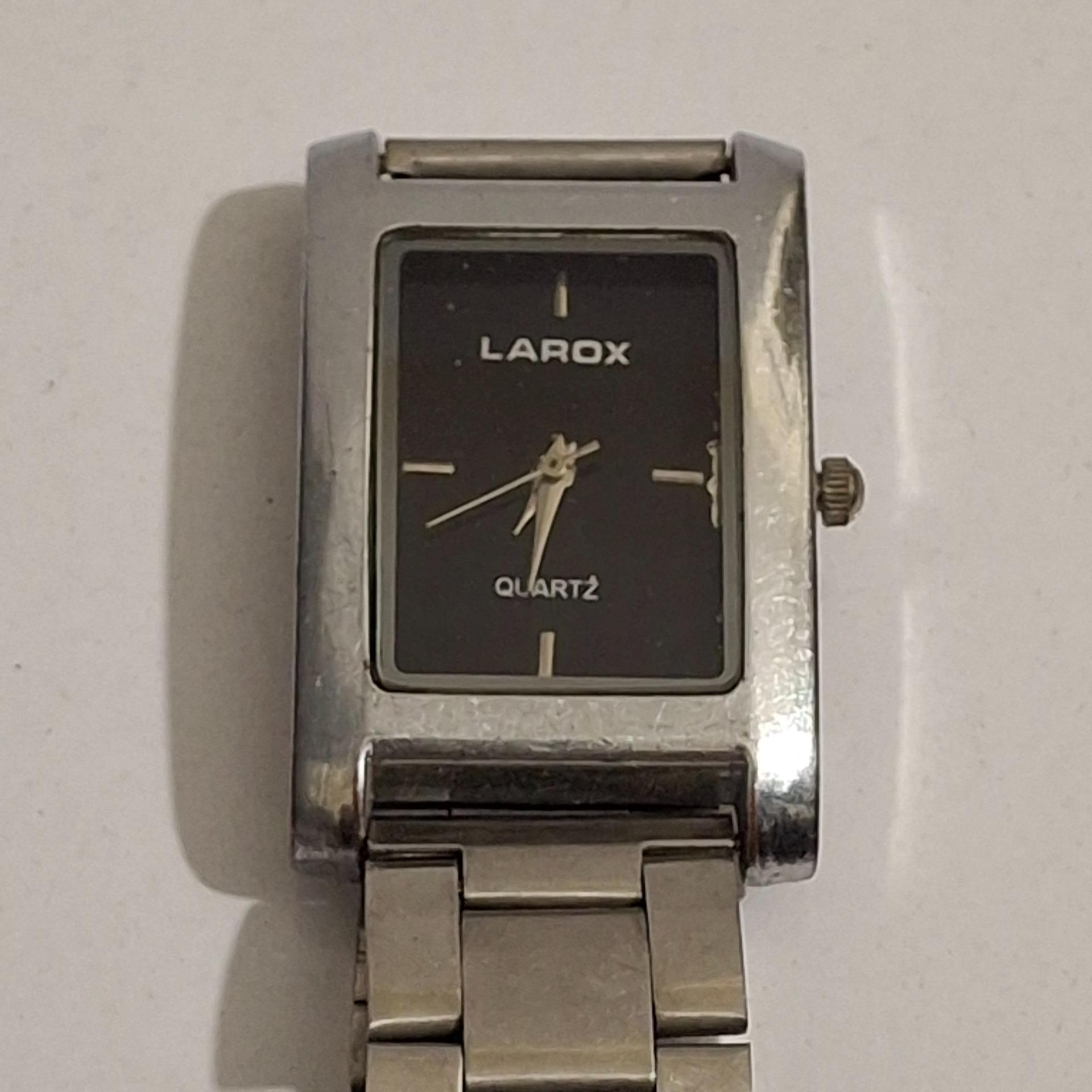 ساعت مچی قدیمی لاروکس
