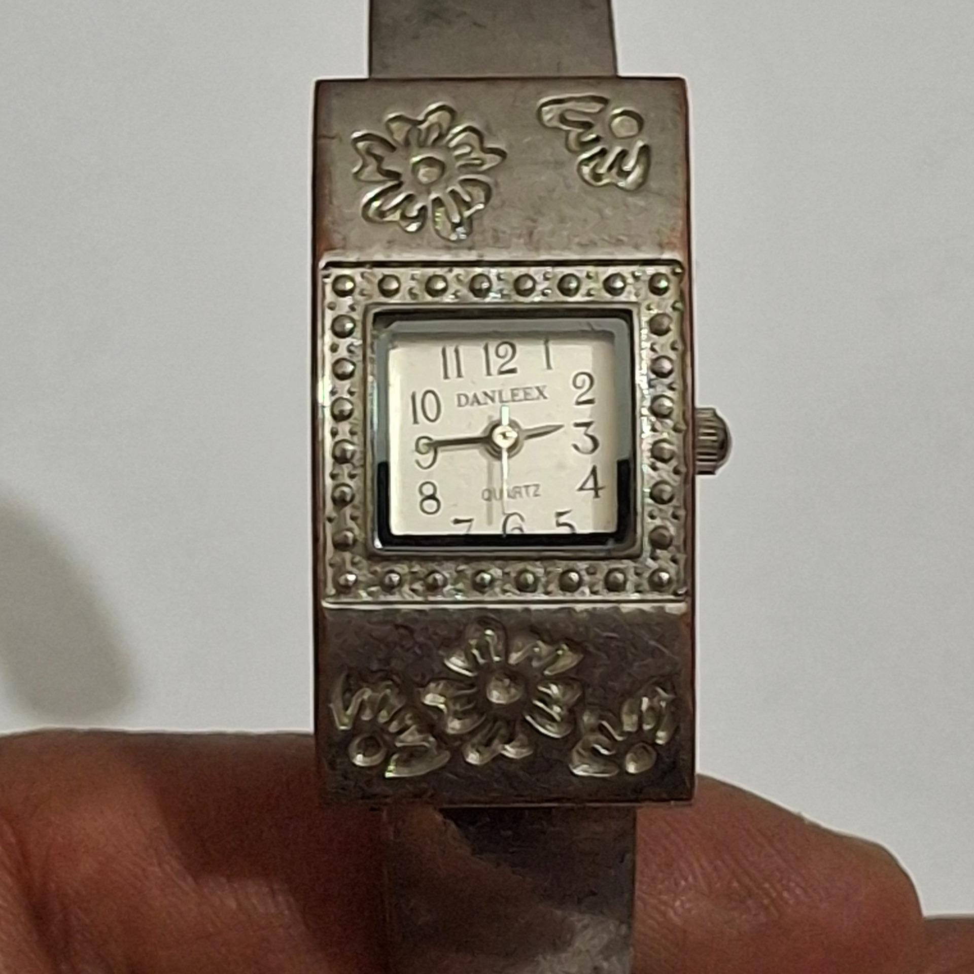 ساعت مچی دستبندی دانلکس