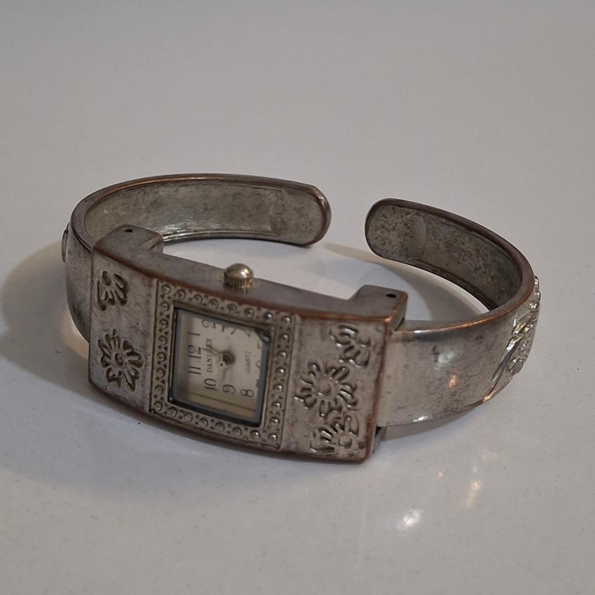 ساعت مچی دستبندی