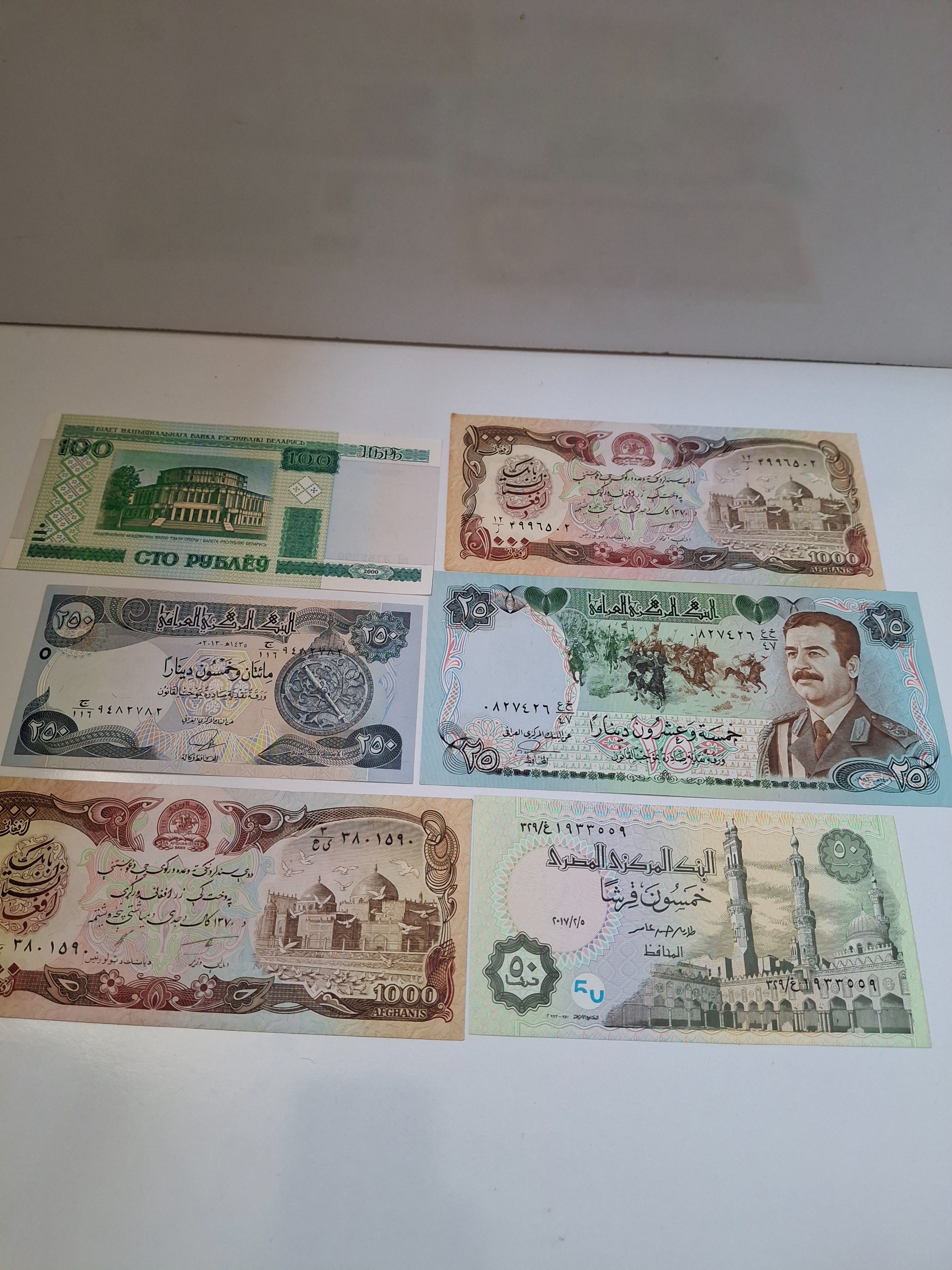 3 برگ اسکناس خارجی بانکی و غیر بانکی