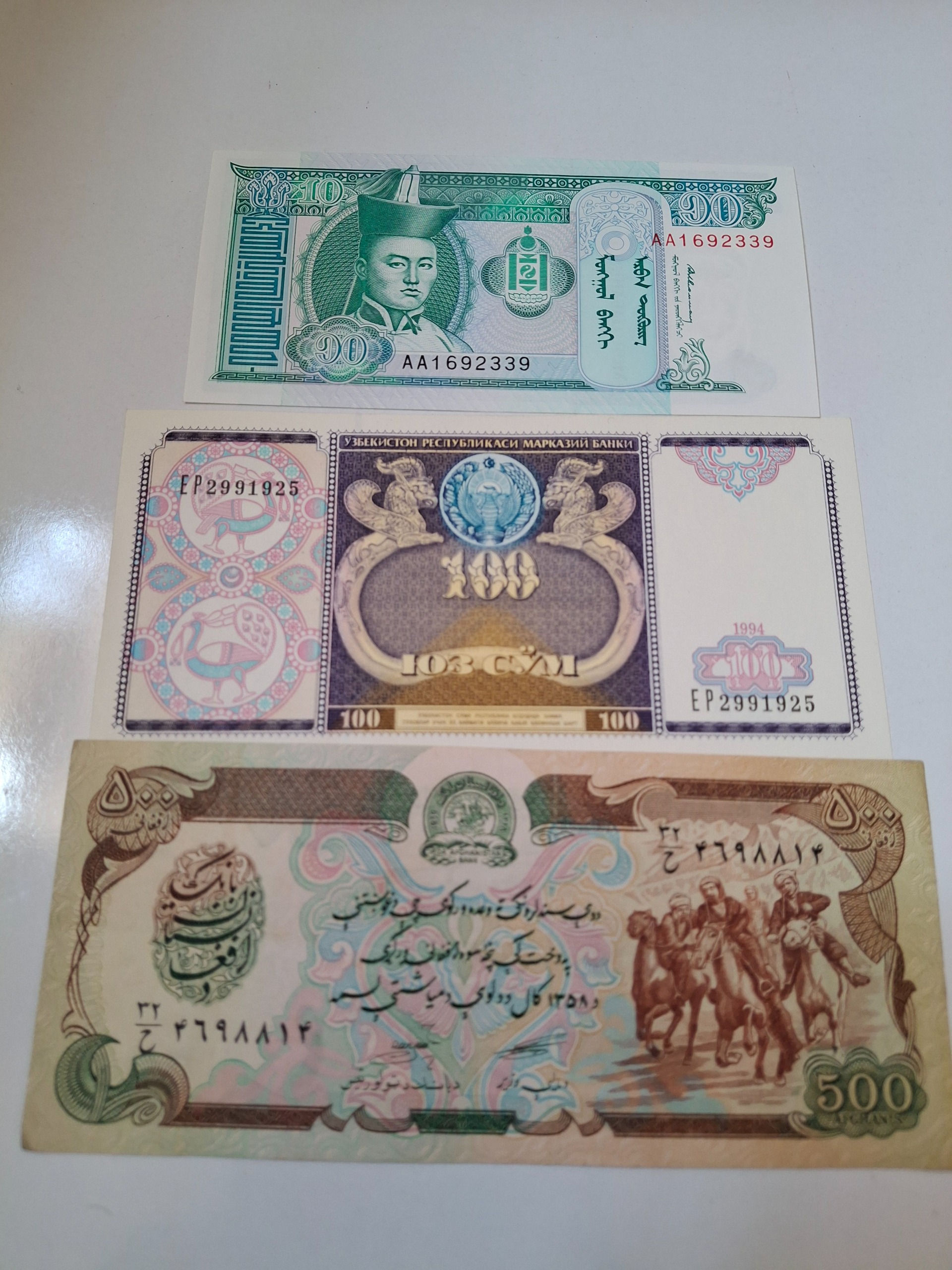 3 برگ اسکناس خارجی