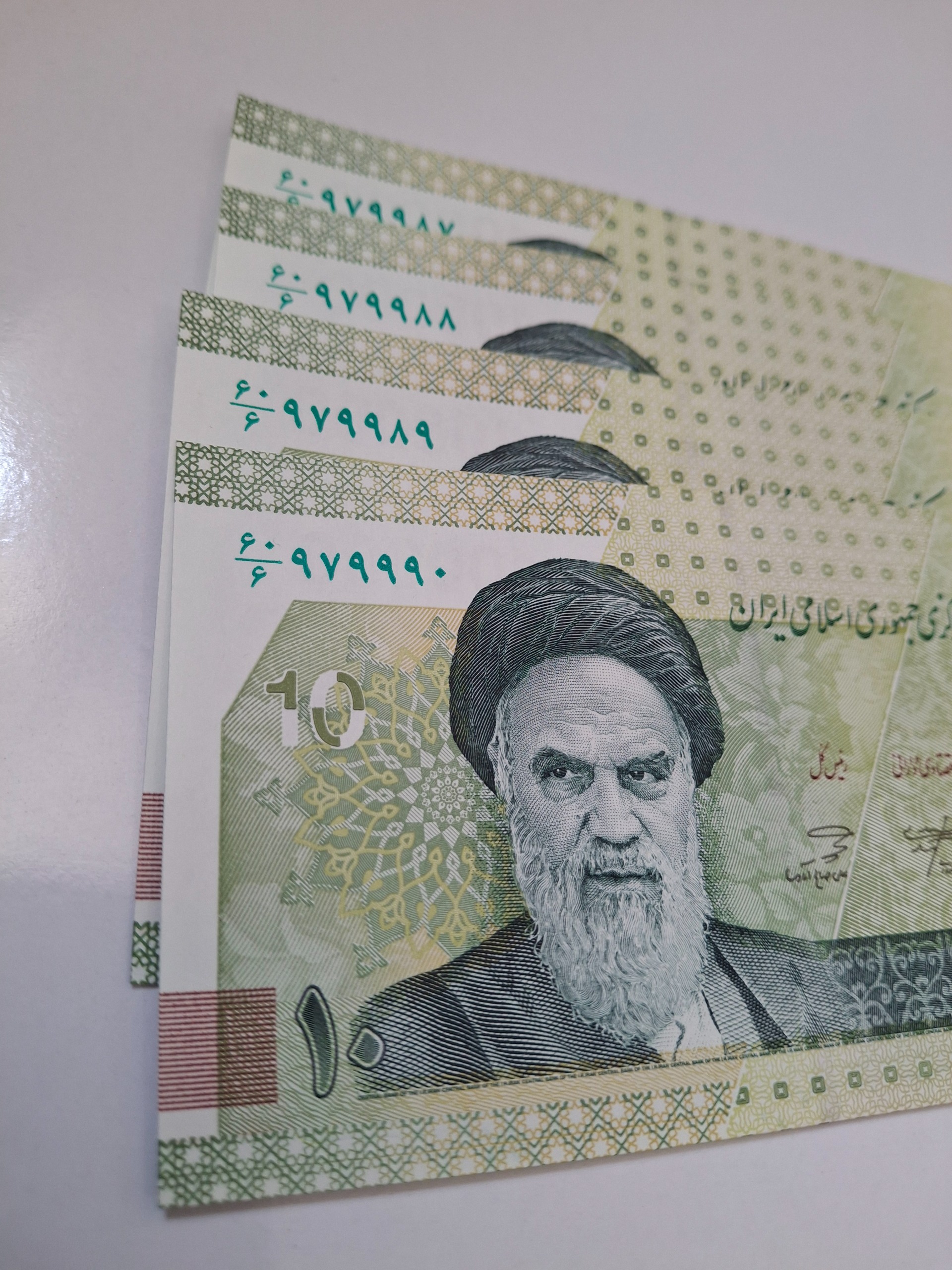 دوجفت 10 هزار صالح آبادی از باکس رند 9