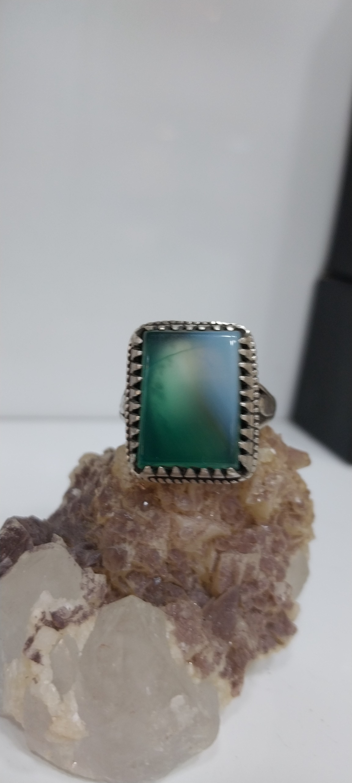 انگشتر نقره نگین عقیق دو رنگ