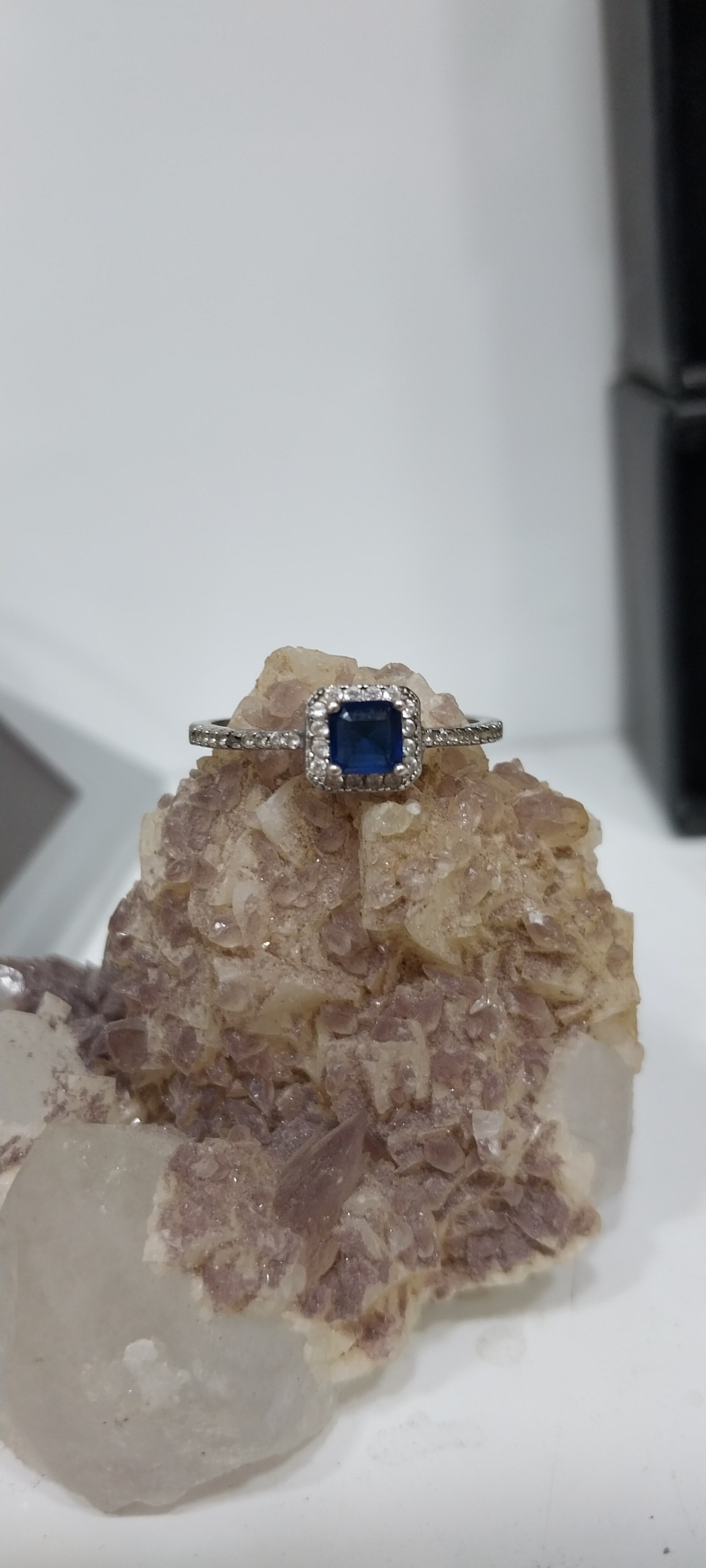 انگشتر نقره زنانه ظریف نگین یاقوت کبود صنعتی