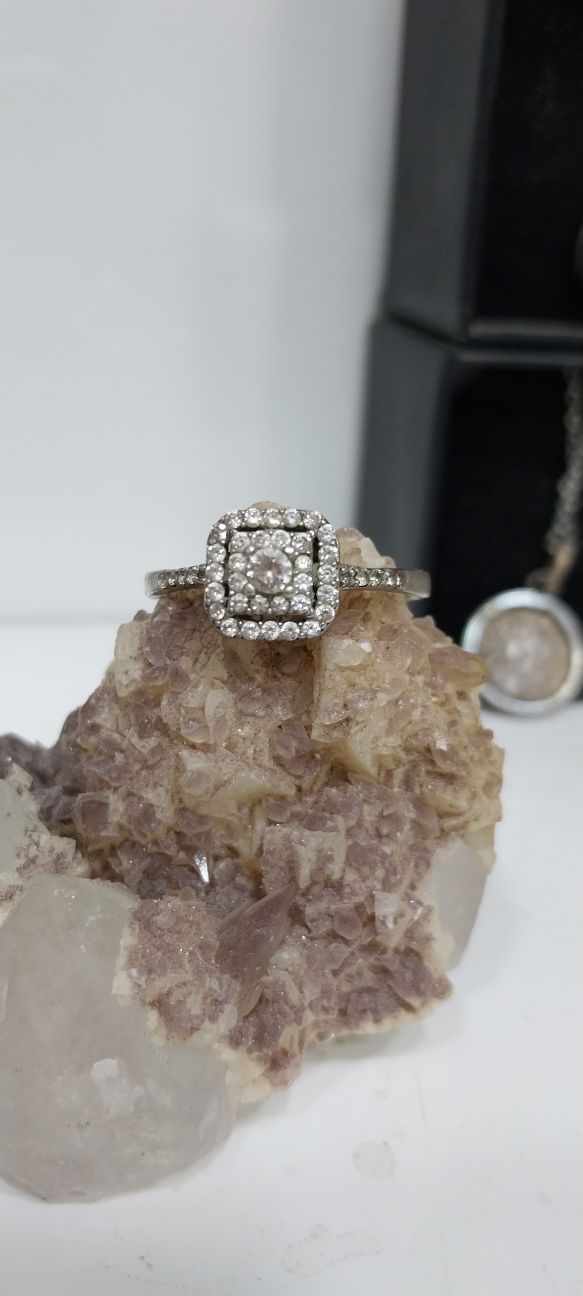 انگشتر نقره زنانه شیک نگین اتمی