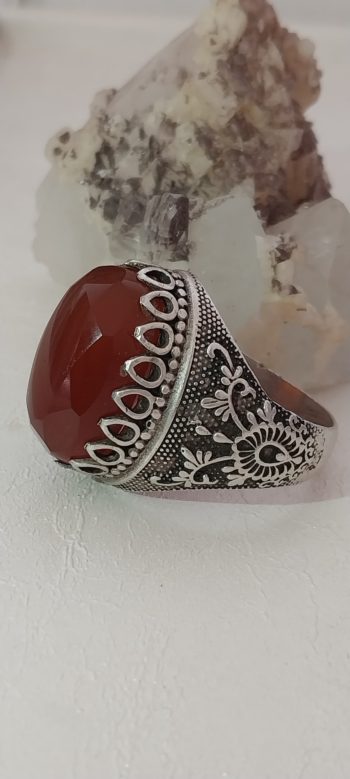 انگشتر نقره مردانه نگین عقیق یمنی تراش جواهری