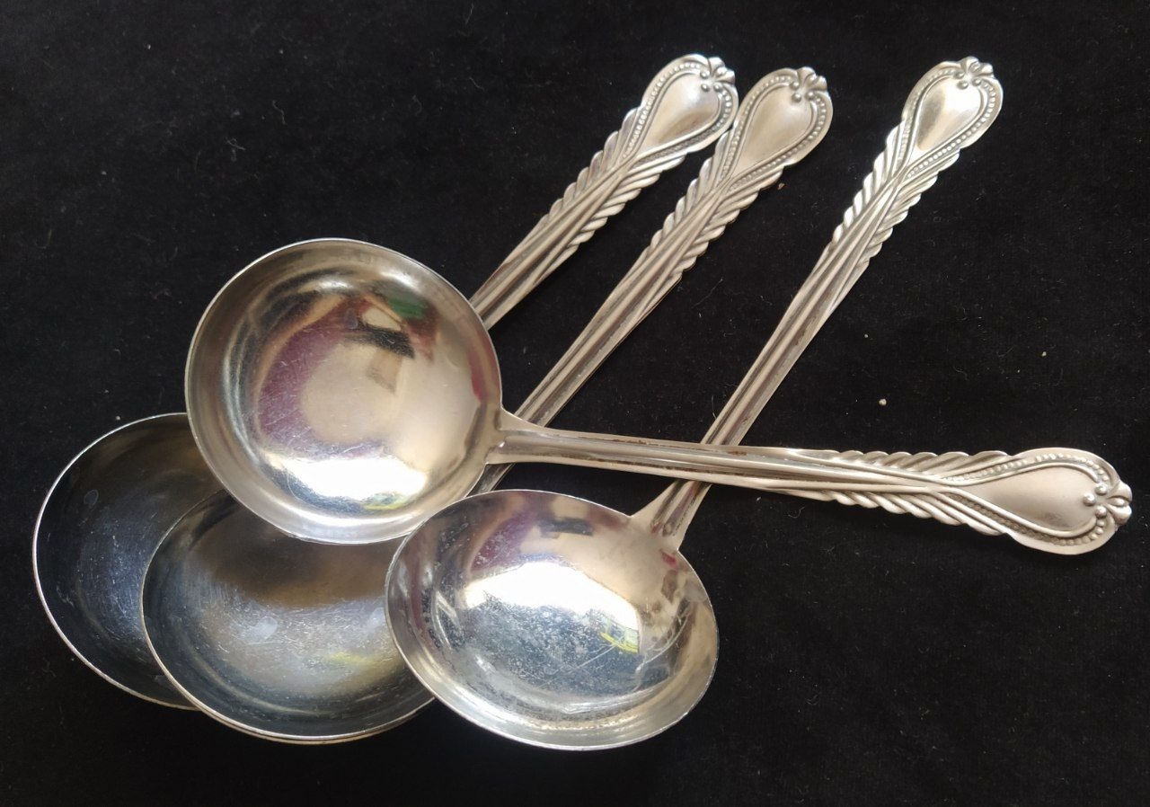 ملاقه کوچیک استیل اهنربانگیر نسبتا قدیمی