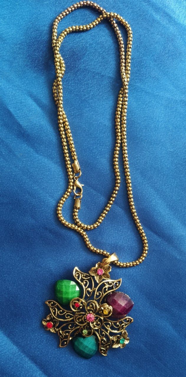 گردنبند زیبای نو واستفاده نشده