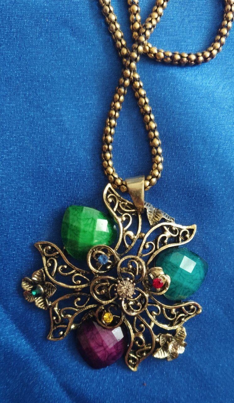 گردنبند زیبای نو واستفاده نشده