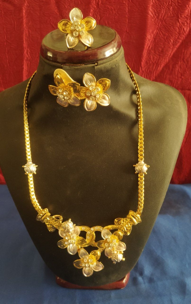 ست زیبای گردنبندوانگشتروگوشواره زیبا