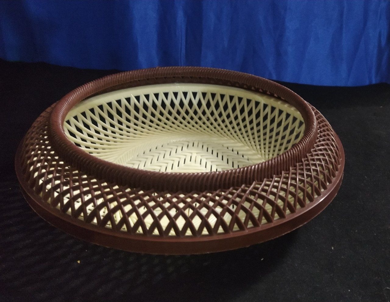 سبدمیوه پلاستیکی قدیمی دهه 60و70