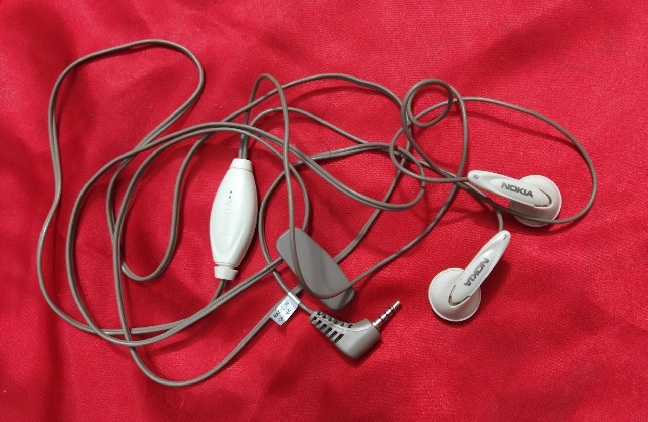 هدفون گوشی موبایل قدیمی NOKA