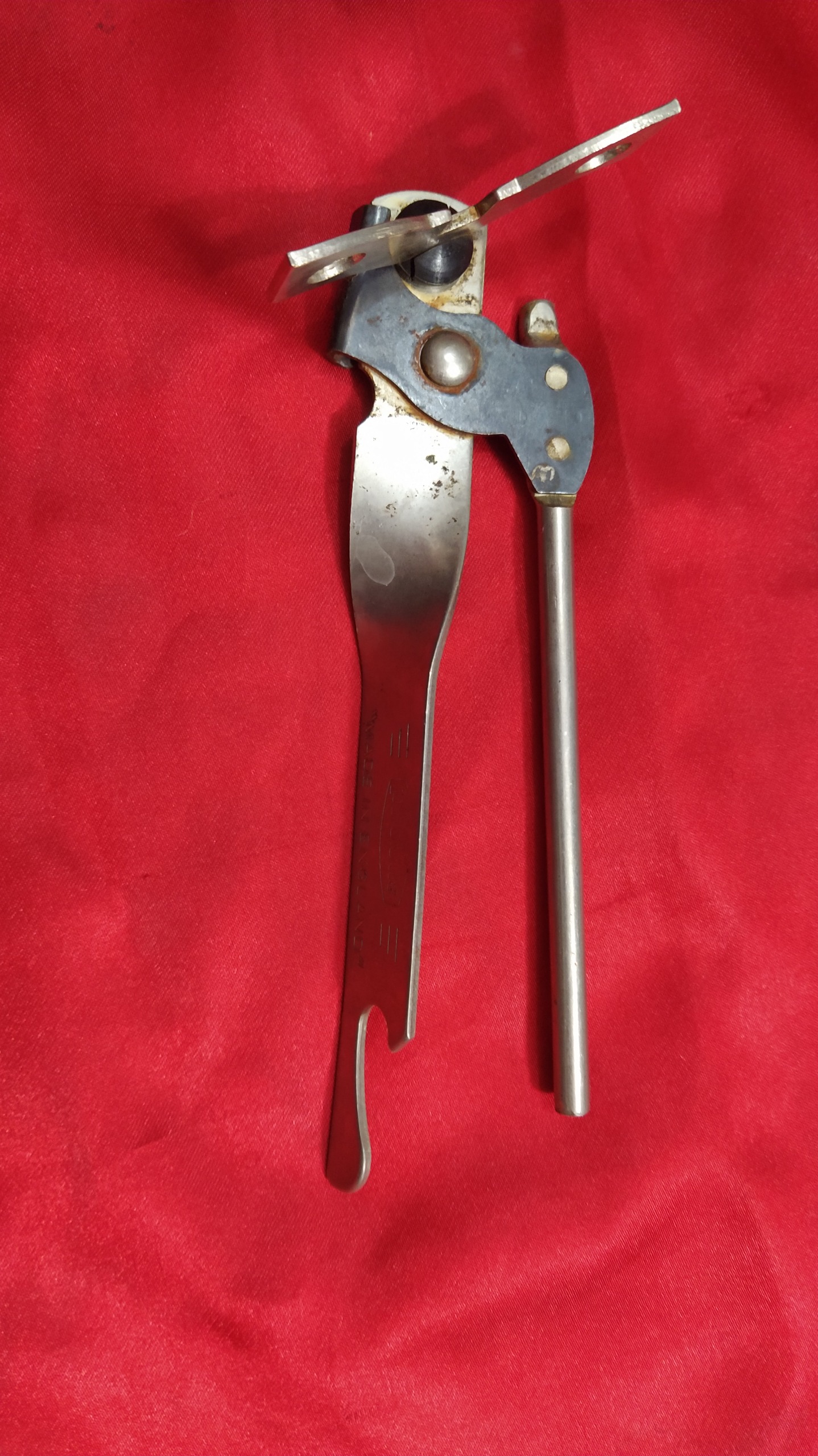 درب بازکن قدیمی پیچی کنسروانگلیسی