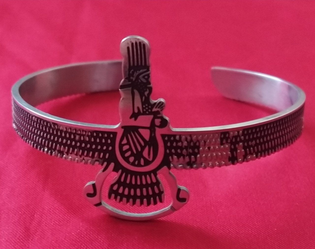 دستبندزیبا وخوش دستی