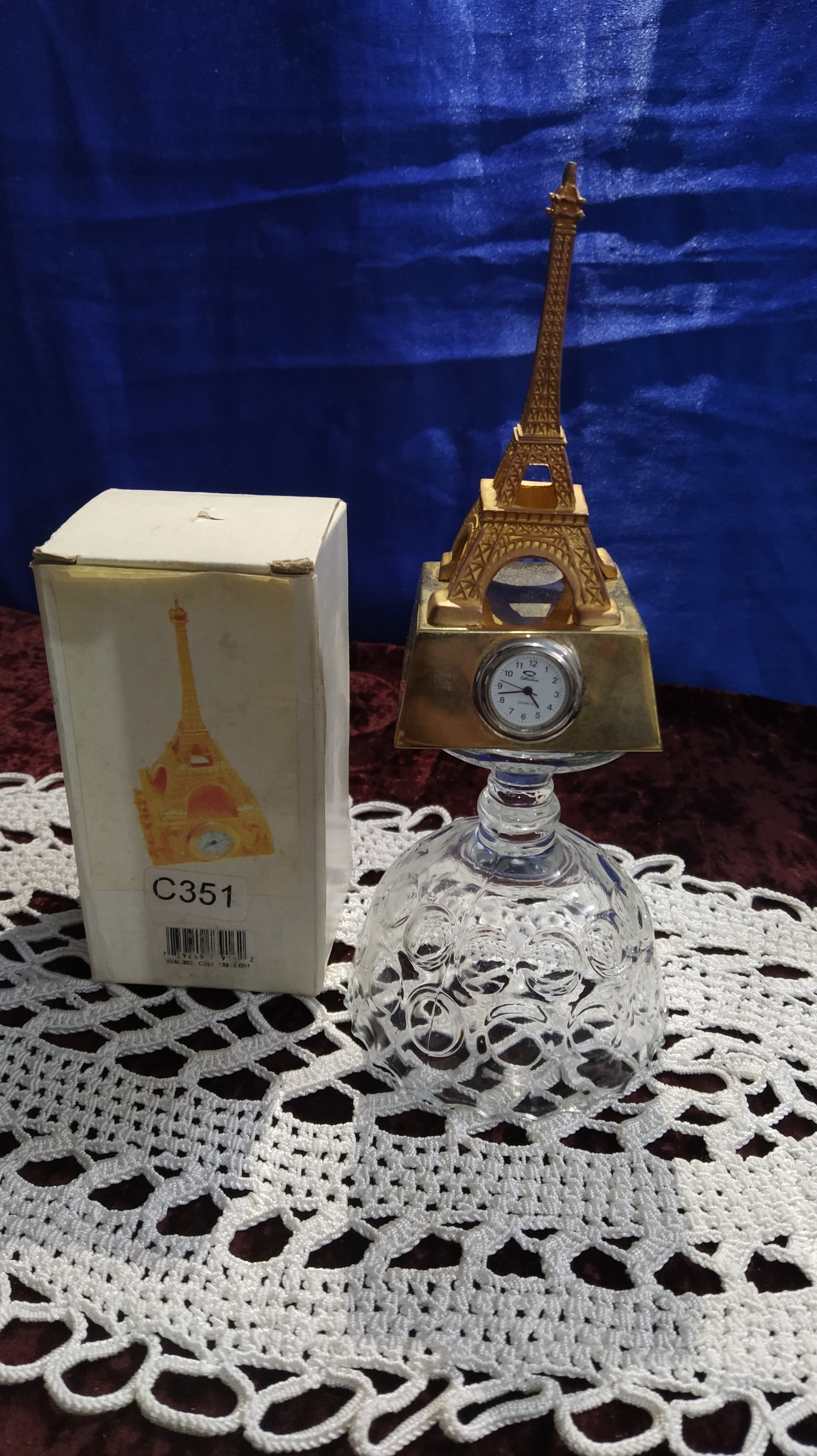 ساعت رومیزی روی پایه برج ایفل زیبا