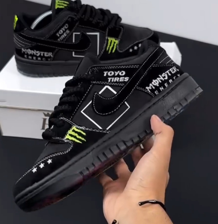 کفش مردانه نایک مانستر