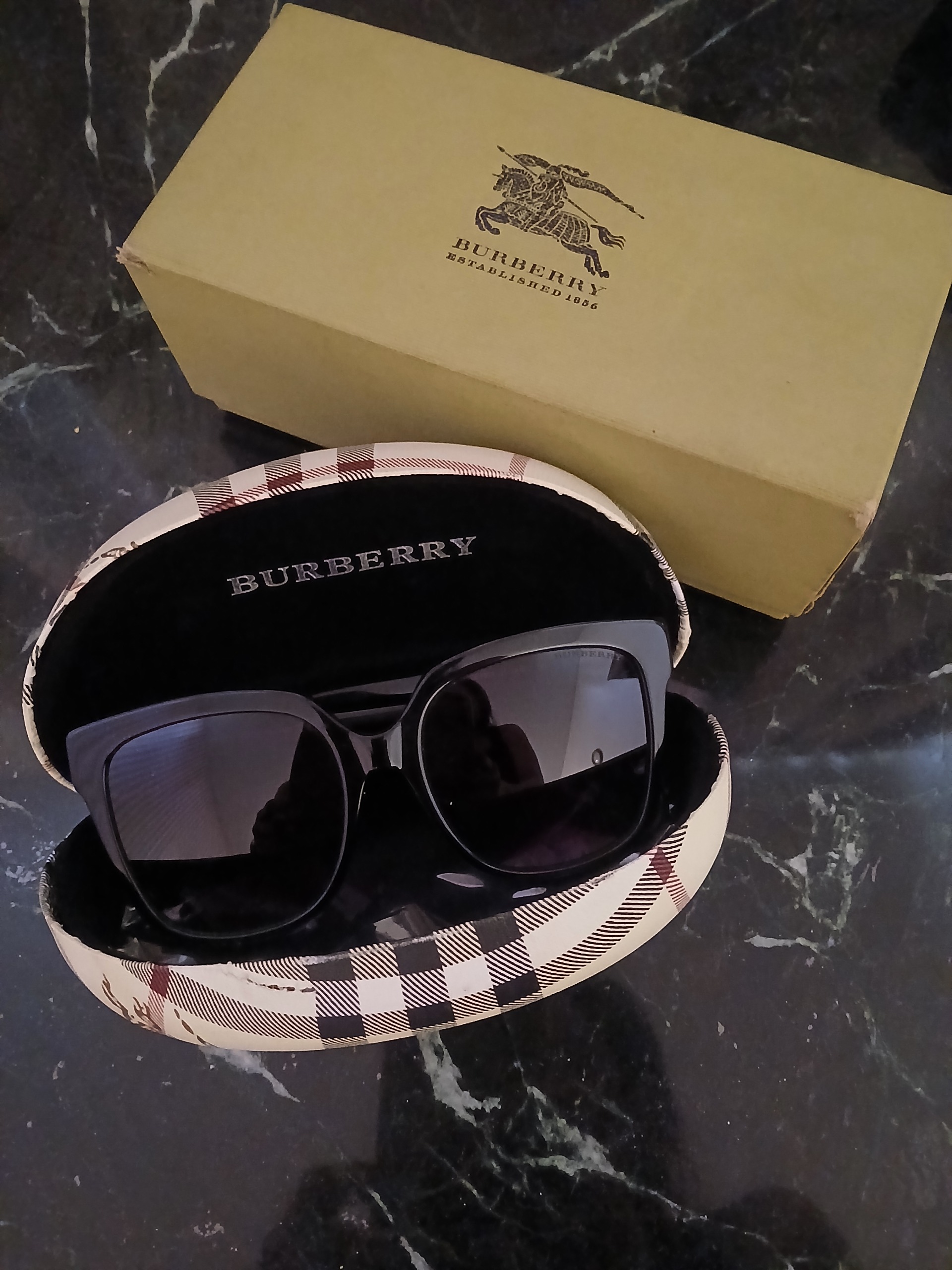 عینک افتابی BURBERRY اصل