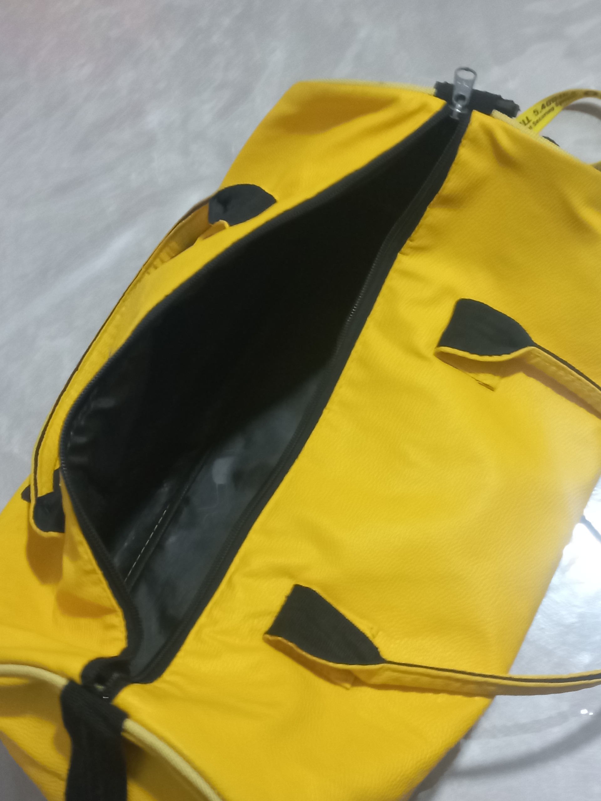 کیف کت زرد با بند آویز اسپورت