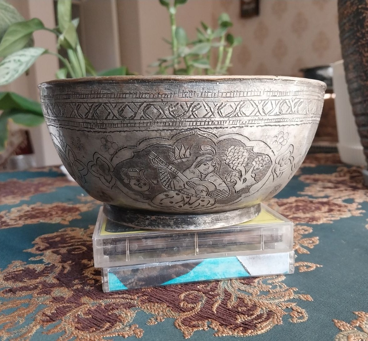کاسه مسی قدیمی قلمکاری زیبا زنان نوازنده