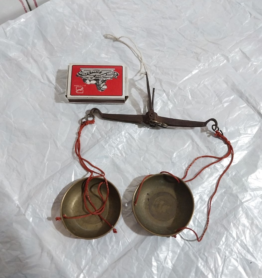 ترازو زرگری قاجاری کوچک مناسب جعبه ترازو