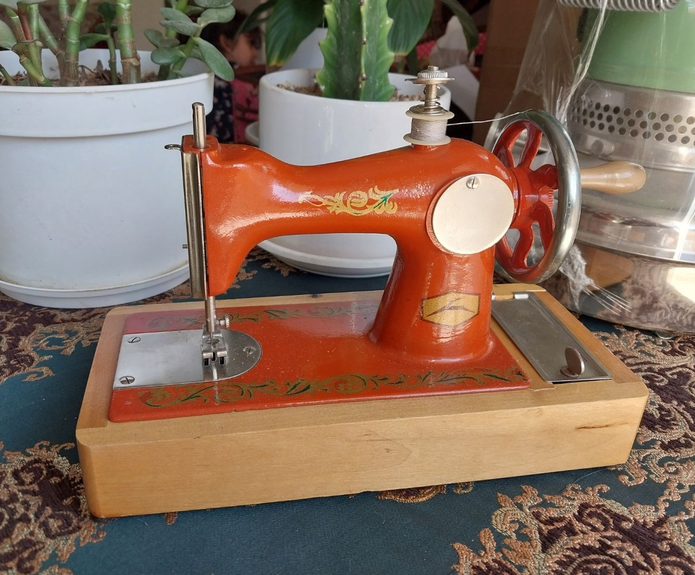 چرخ خیاطی کوچک شوروی 1950 در حد نو