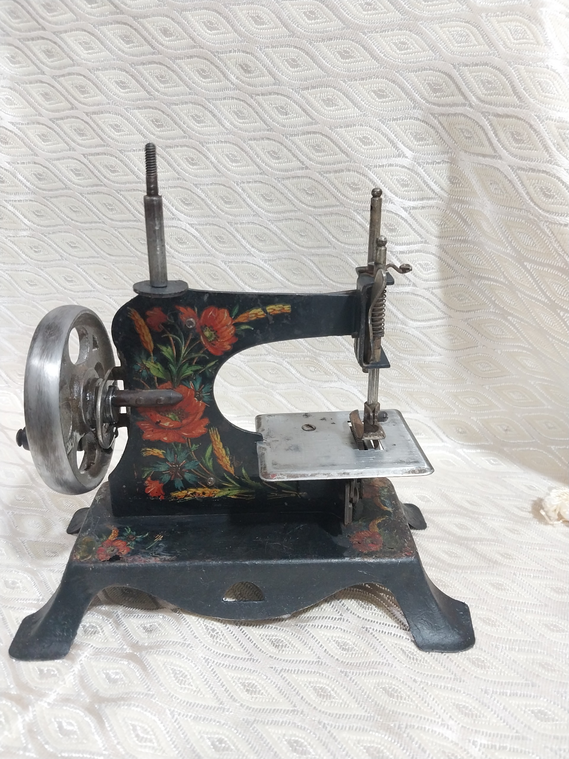 چرخ خیاطی کوچک کلکسیونی 120 ساله آلمانی