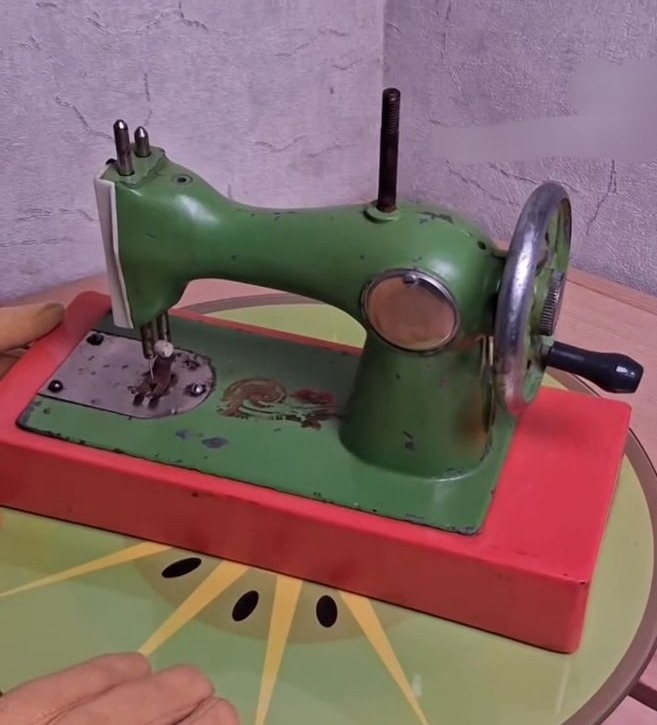 چرخ خیاطی کوچک کلکسیونی روسی 1940