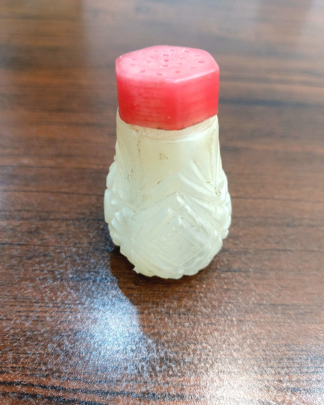 نمکدان پلاستیکی قدیمی