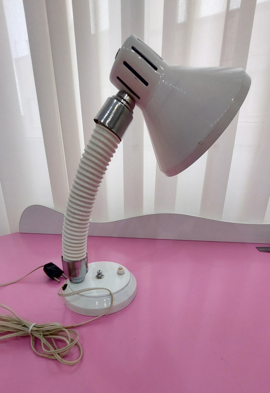 چراغ مطالعه قدیمی