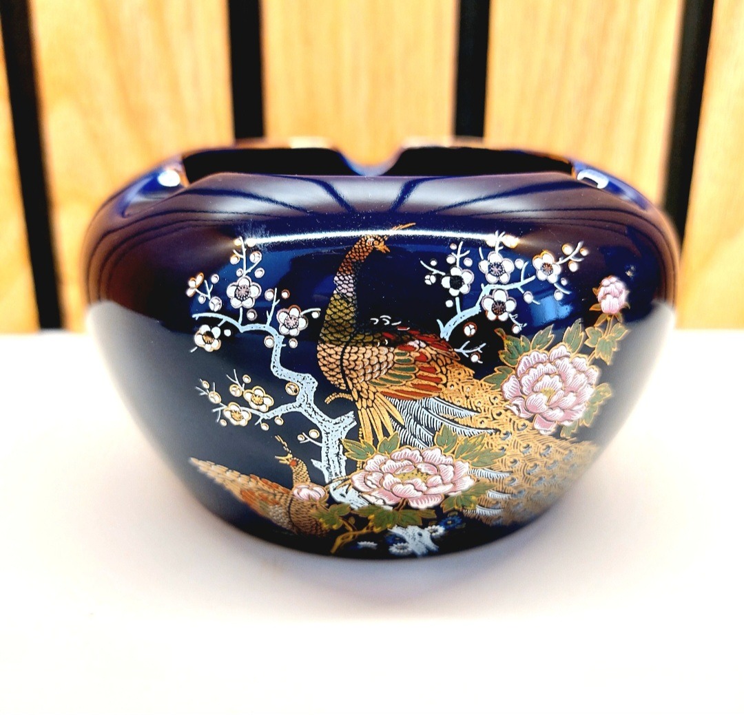 زیر سیگاری طاووسی ژاپن