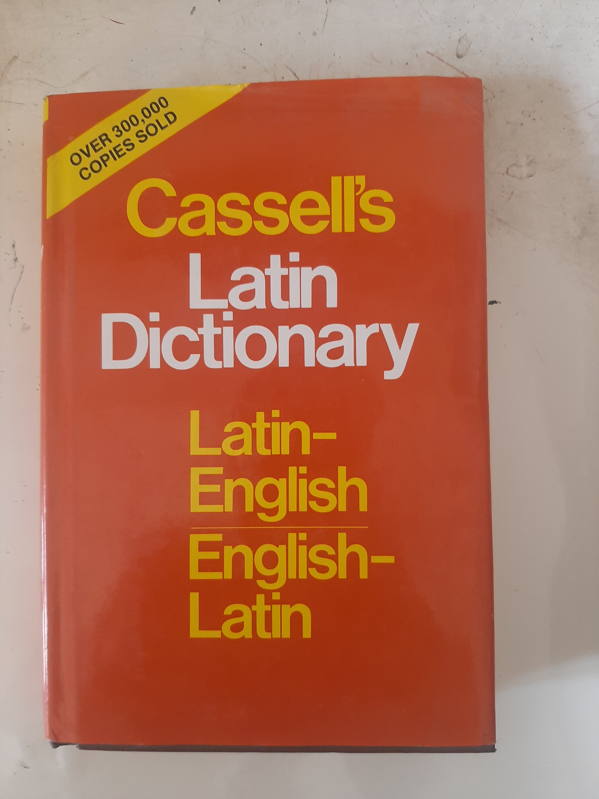 فرهنگ لاتین به انگلیسی Cassells Latin Dictionary