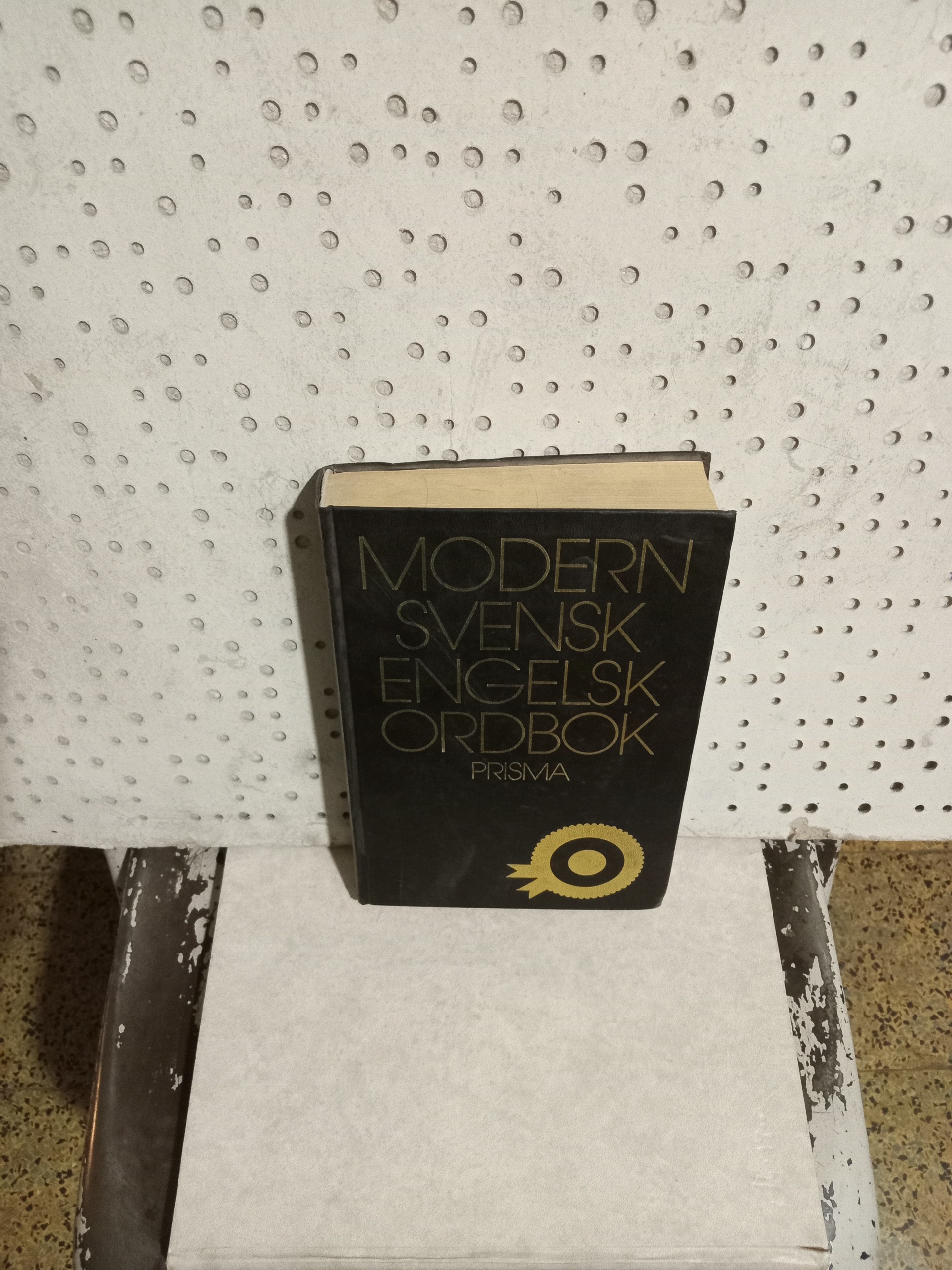 - فرهنگ جامع زبان سوئدی به انگلیسی  چاپ سوئد