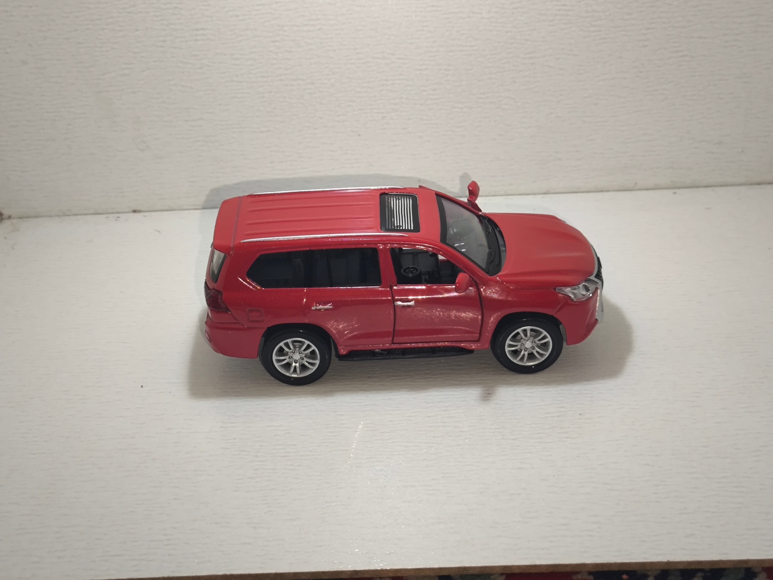 ماکت ماشین فلزی لکسوس LX570 رنگ قرمز