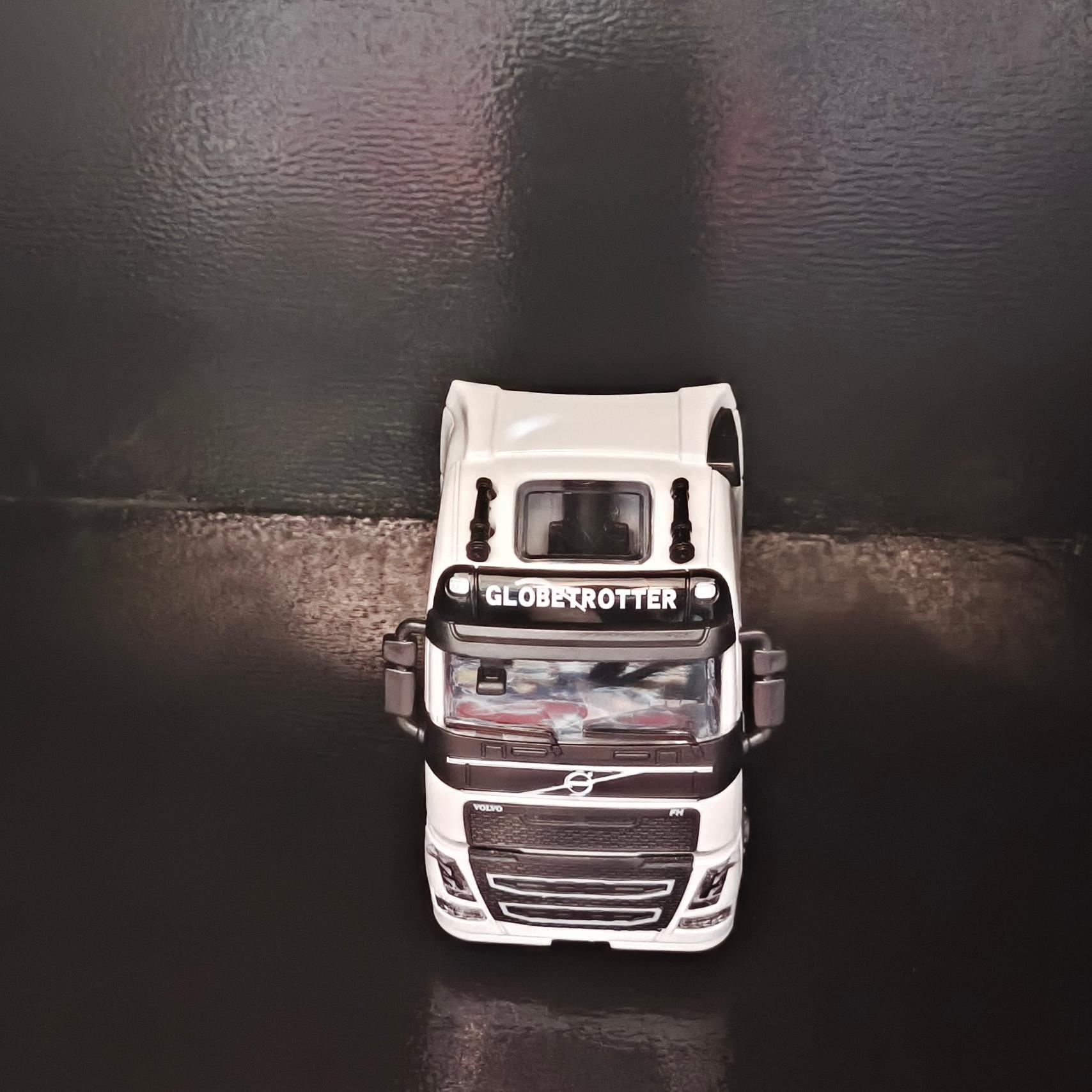 ماکت ماشین فلزی کله تریلی ولوو رنگ سفید